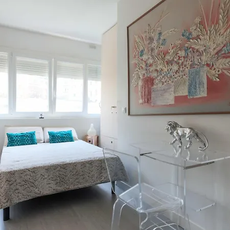 Lovely With Balcony - Eiffel Tower Apartment Paris